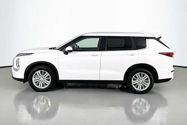 2024 Mitsubishi Outlander LS ZM