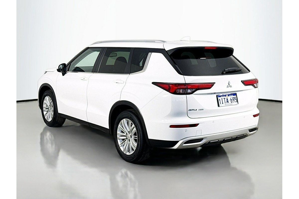 2024 Mitsubishi Outlander LS ZM