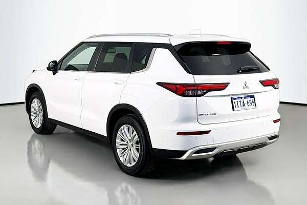 2024 Mitsubishi Outlander LS ZM