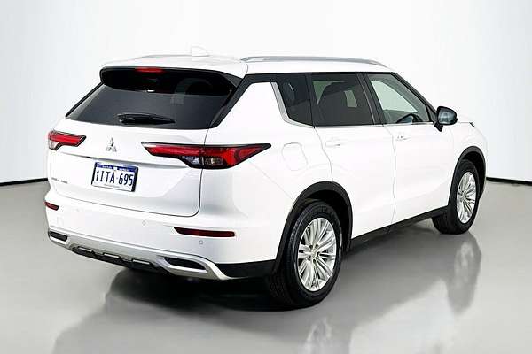 2024 Mitsubishi Outlander LS ZM