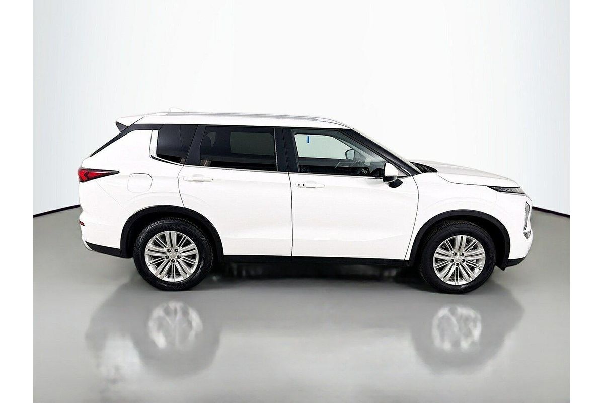 2024 Mitsubishi Outlander LS ZM
