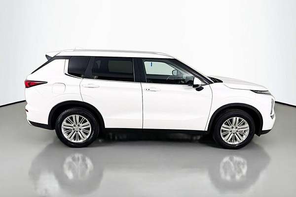 2024 Mitsubishi Outlander LS ZM