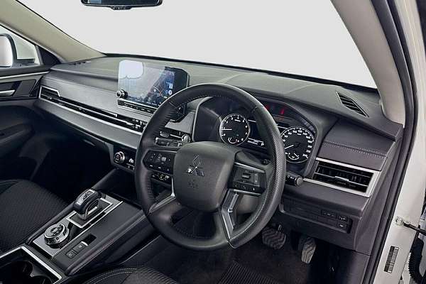 2024 Mitsubishi Outlander LS ZM