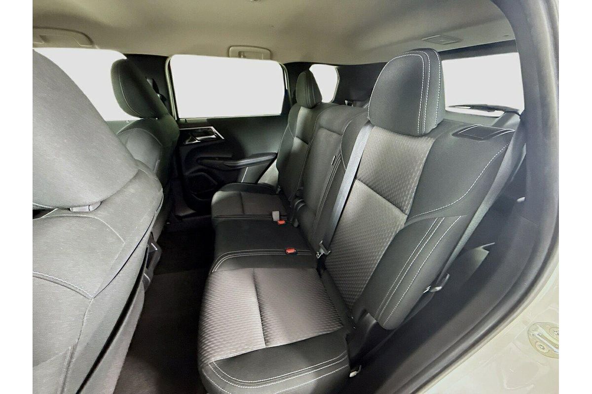 2024 Mitsubishi Outlander LS ZM