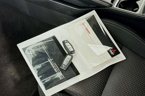 2024 Mitsubishi Outlander LS ZM