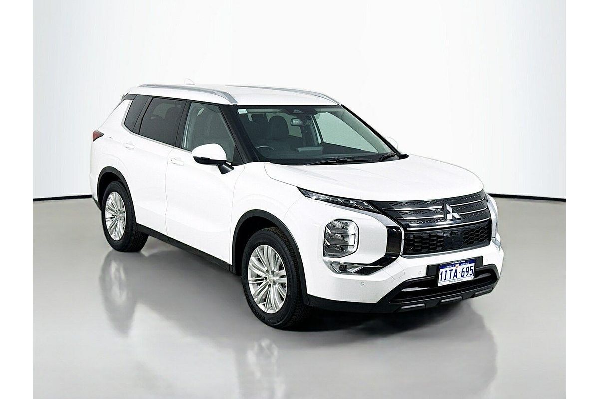 2024 Mitsubishi Outlander LS ZM