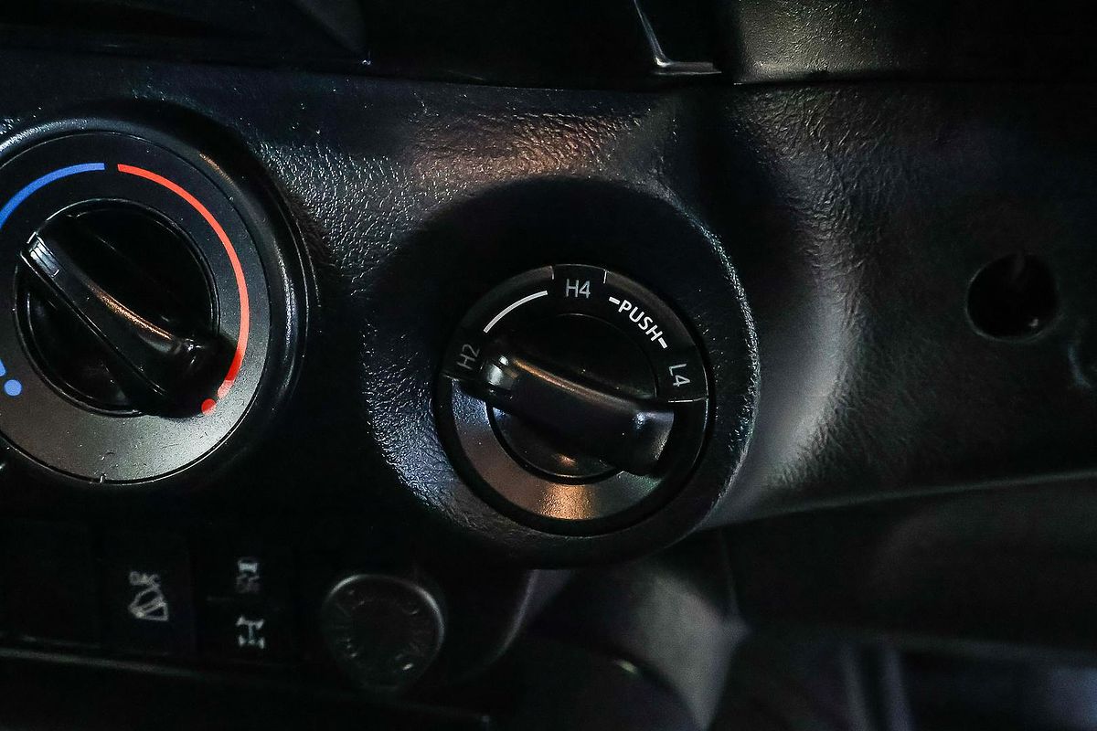 2020 Toyota Hilux SR GUN126R 4X4