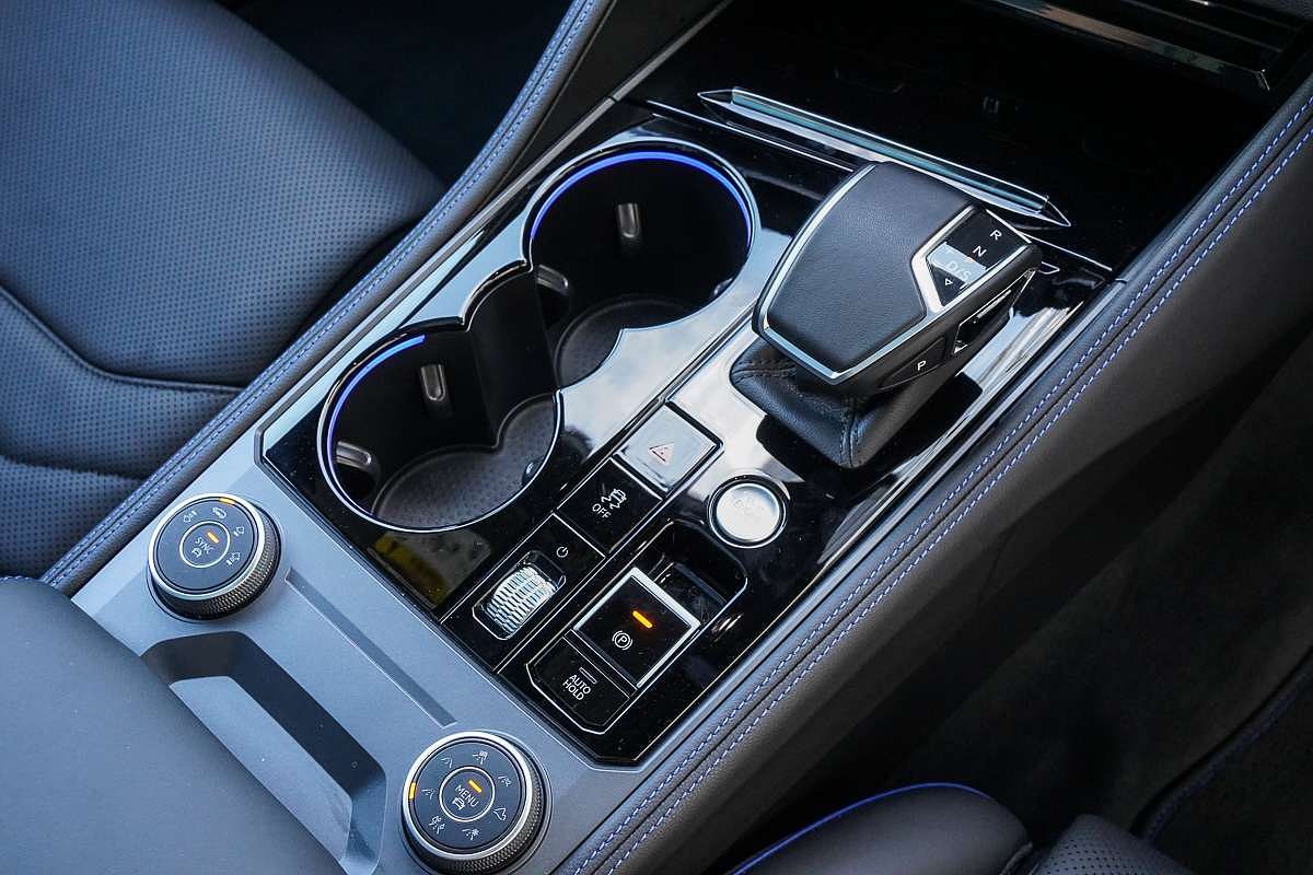 2025 Volkswagen Touareg R RC