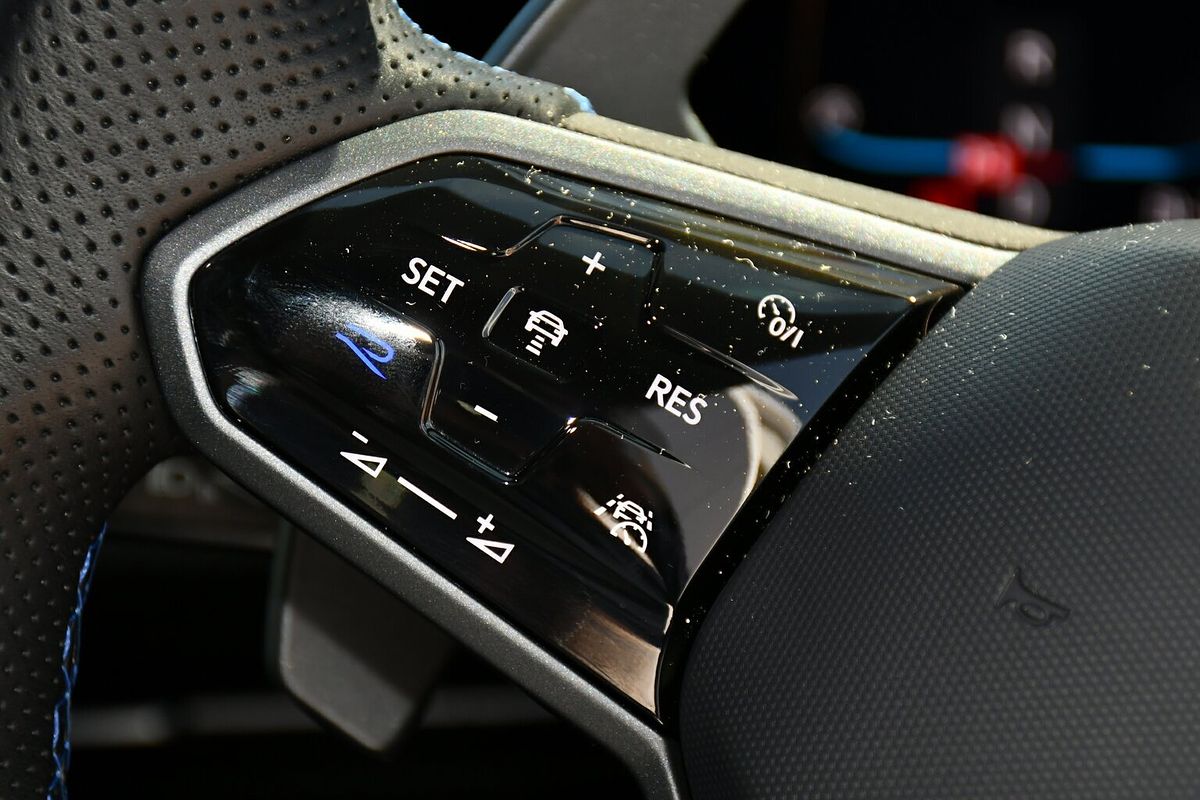 2024 Volkswagen Golf R 8
