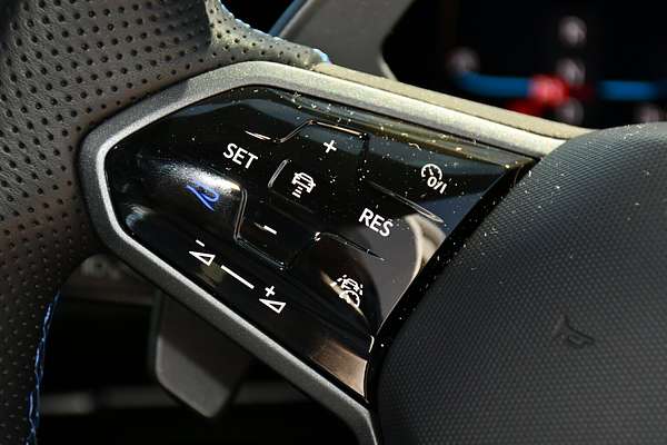 2024 Volkswagen Golf R 8