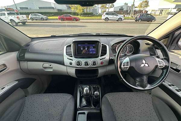 2012 Mitsubishi Triton GLX-R MN 4X4