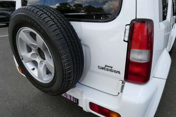 2011 Suzuki Jimny SIERRA (4x4)