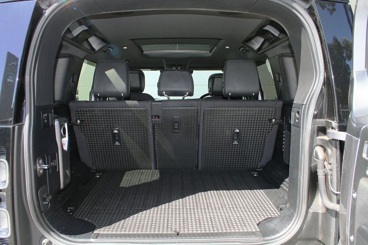 2021 Land Rover Defender 110 D300 X L663