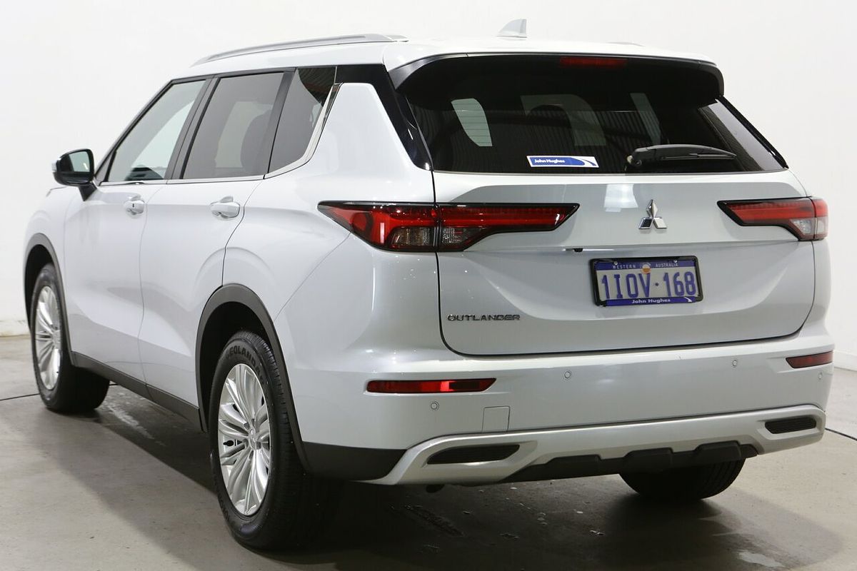 2024 Mitsubishi Outlander LS ZM