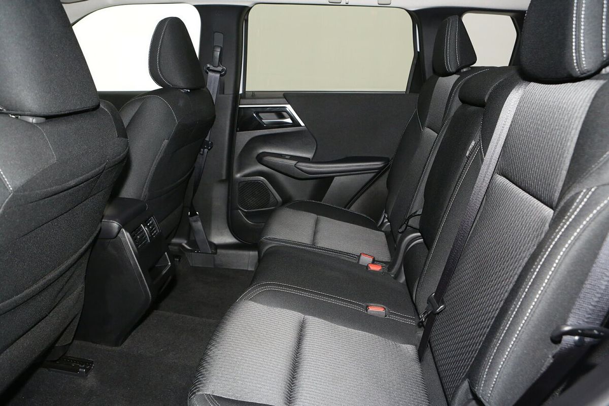 2024 Mitsubishi Outlander LS ZM