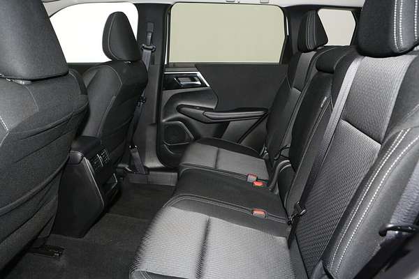 2024 Mitsubishi Outlander LS ZM