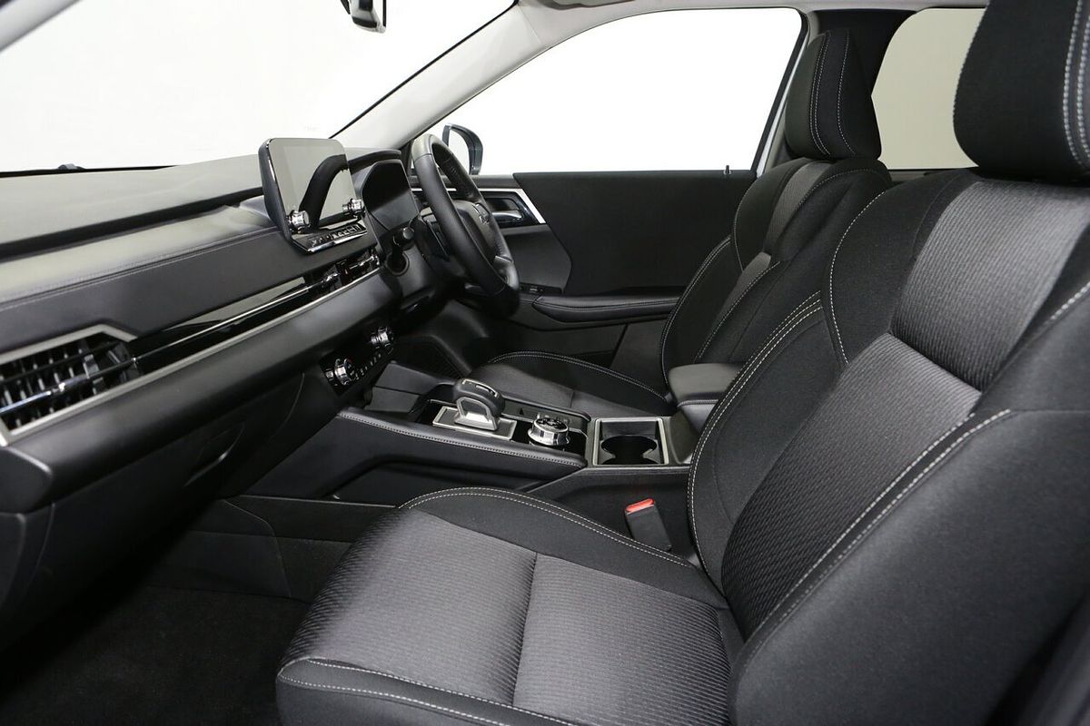 2024 Mitsubishi Outlander LS ZM