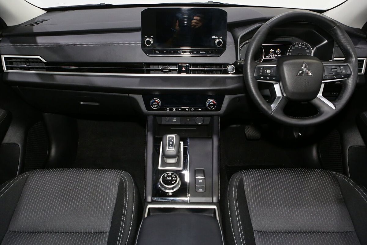 2024 Mitsubishi Outlander LS ZM