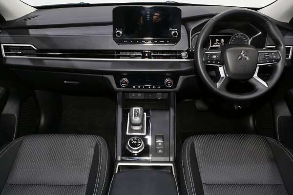 2024 Mitsubishi Outlander LS ZM
