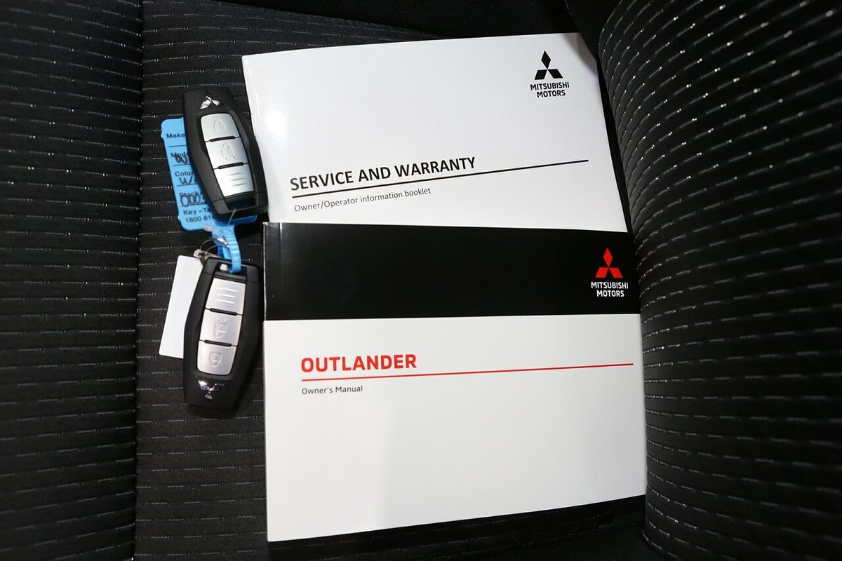 2024 Mitsubishi Outlander LS ZM