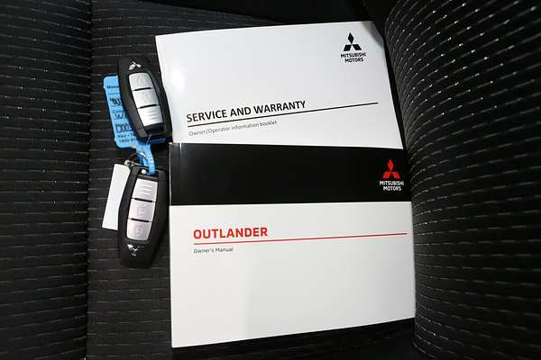 2024 Mitsubishi Outlander LS ZM