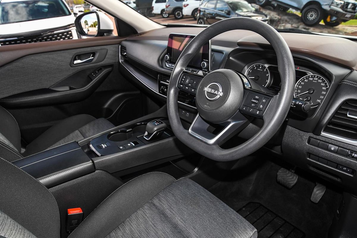 2024 Nissan X-TRAIL ST T33