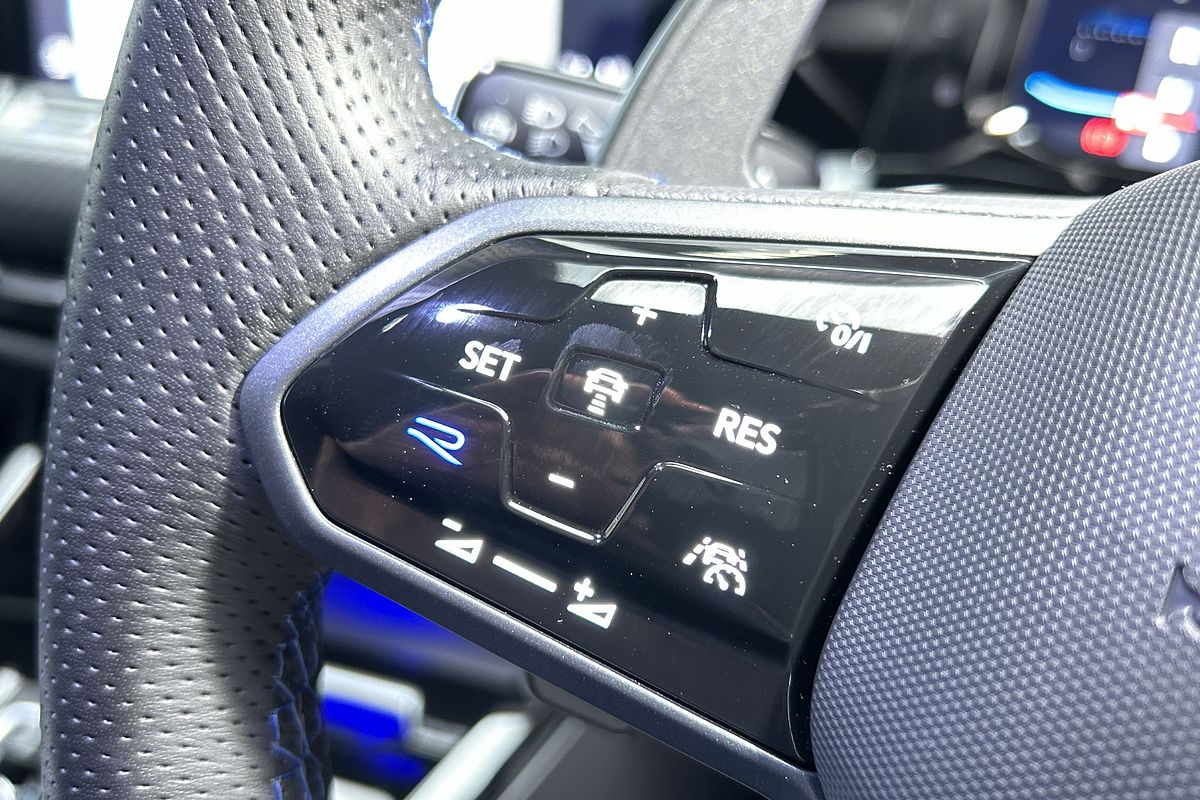 2024 Volkswagen Golf R 8