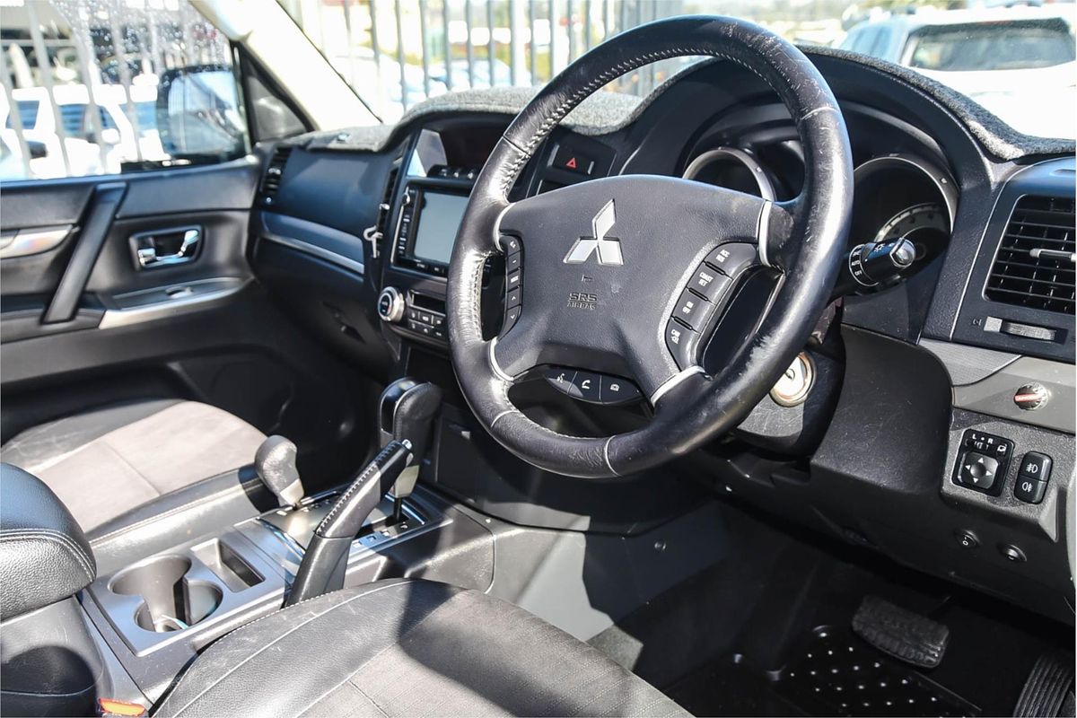 2014 Mitsubishi Pajero VR-X NW