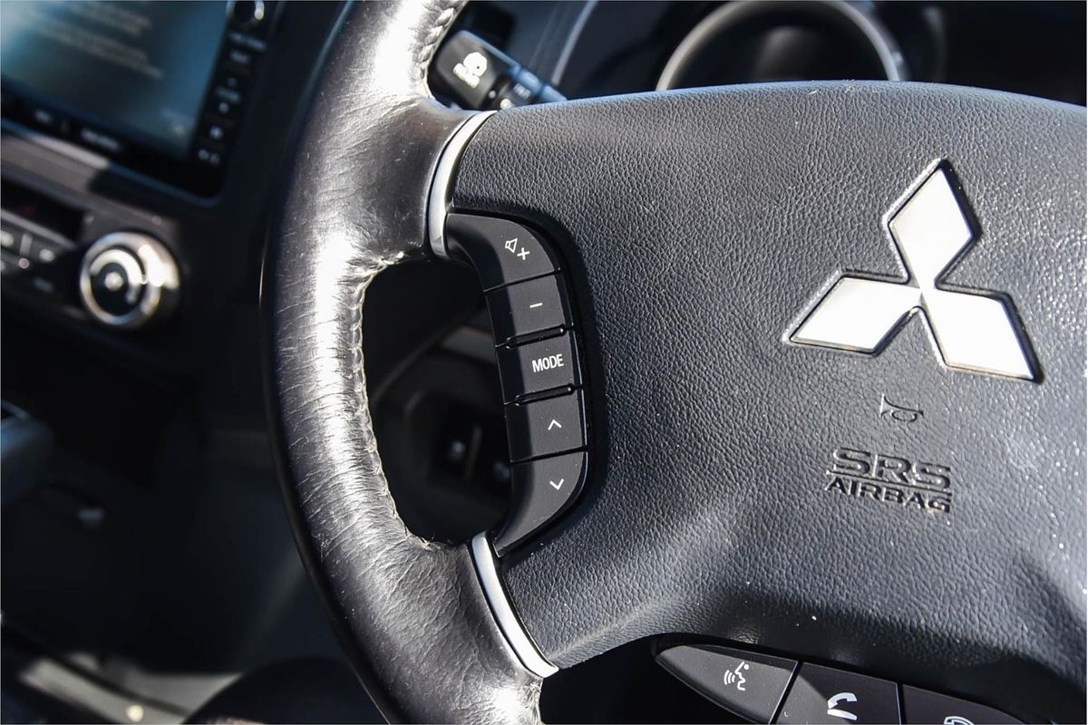 2014 Mitsubishi Pajero VR-X NW