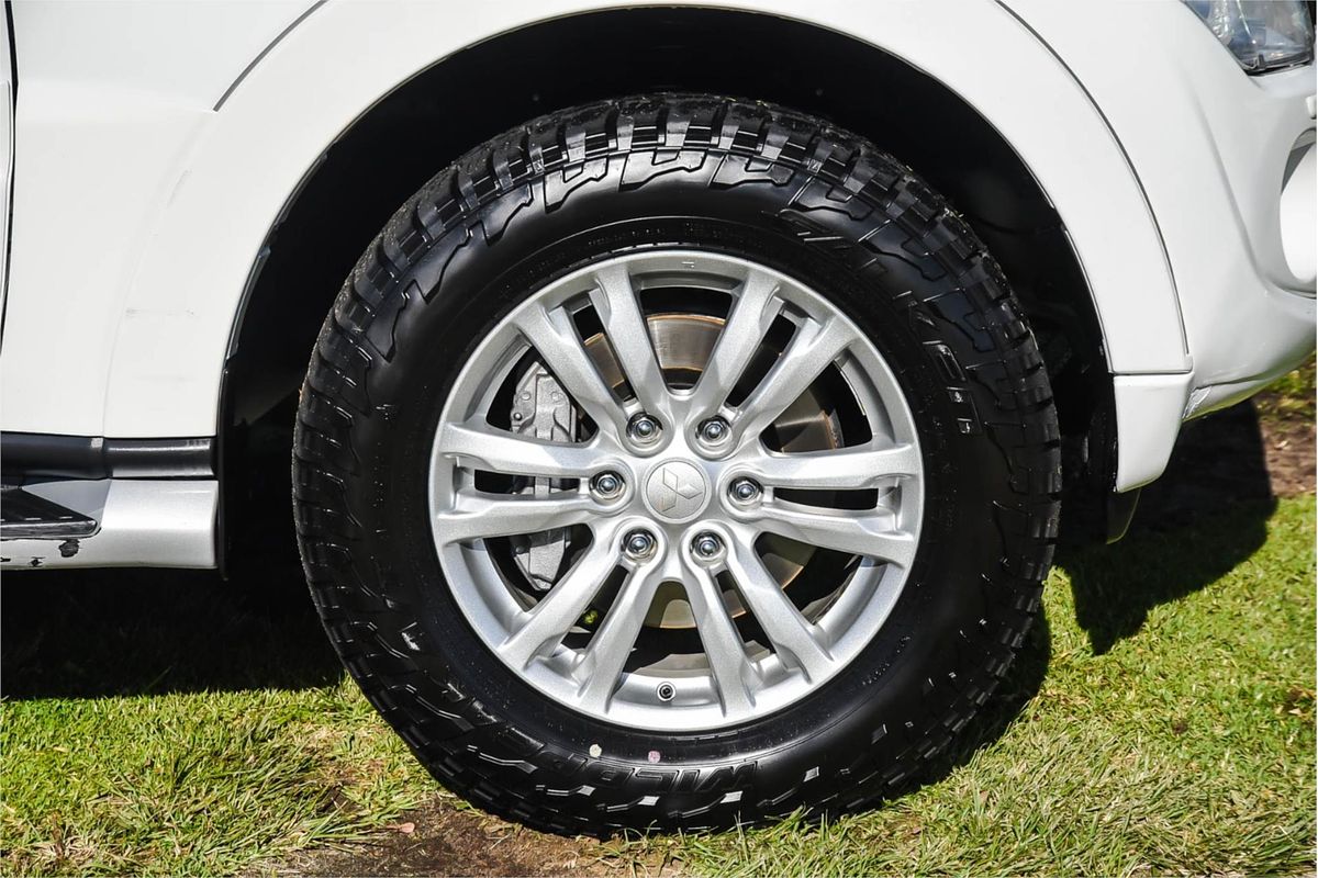 2014 Mitsubishi Pajero VR-X NW