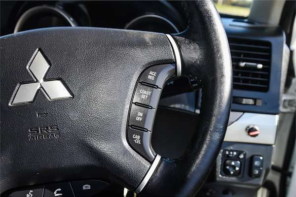 2014 Mitsubishi Pajero VR-X NW
