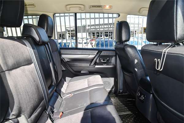 2014 Mitsubishi Pajero VR-X NW