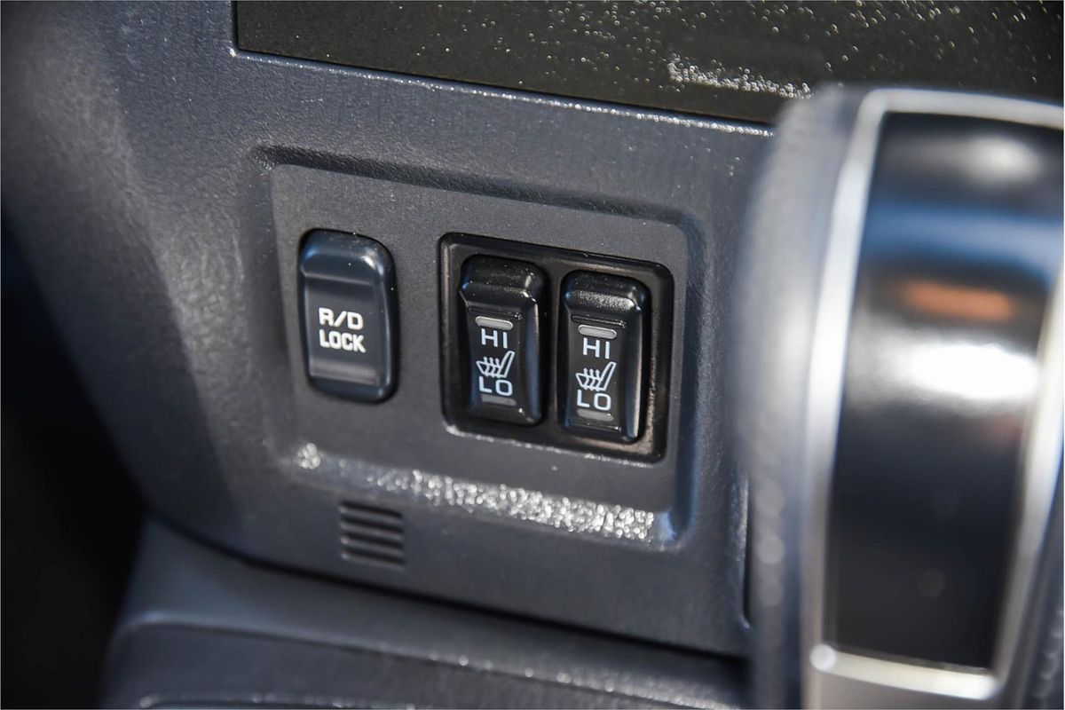 2014 Mitsubishi Pajero VR-X NW