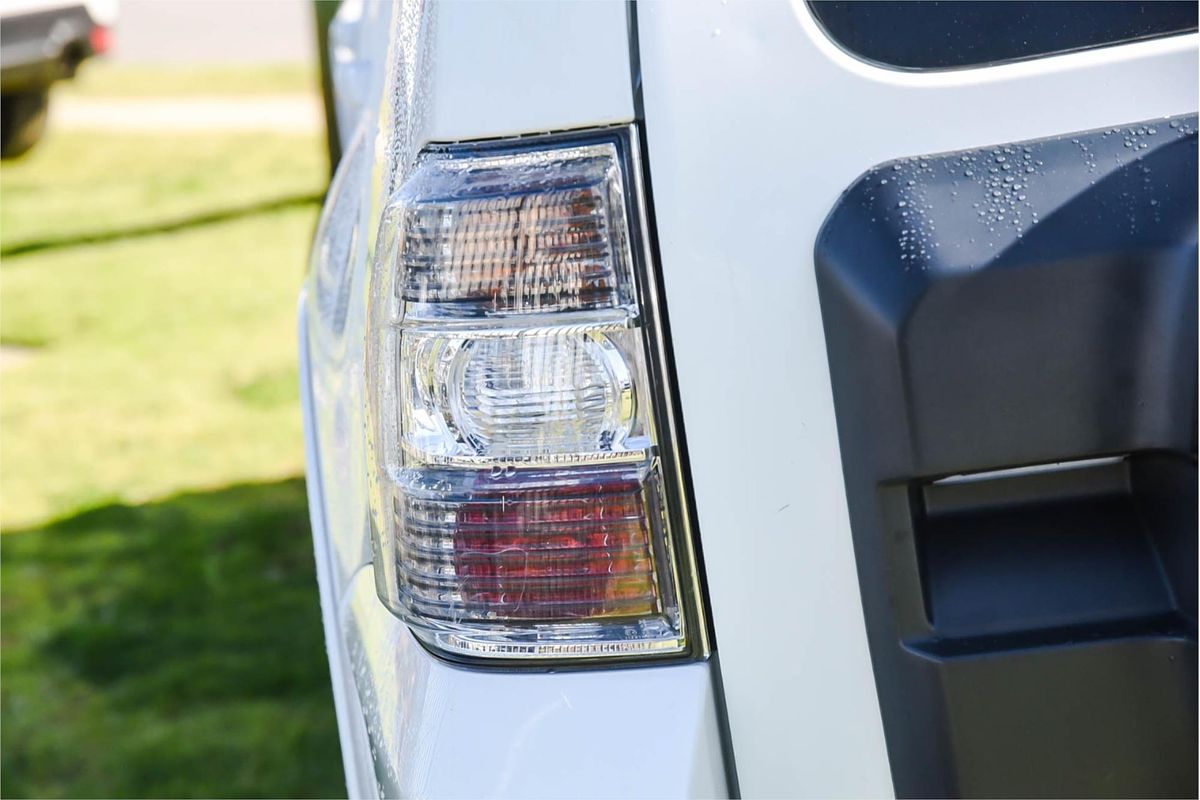 2014 Mitsubishi Pajero VR-X NW