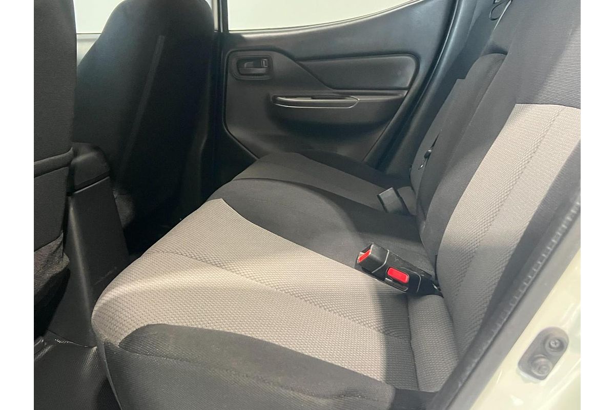 2015 Mitsubishi Triton GLX MQ 4X4