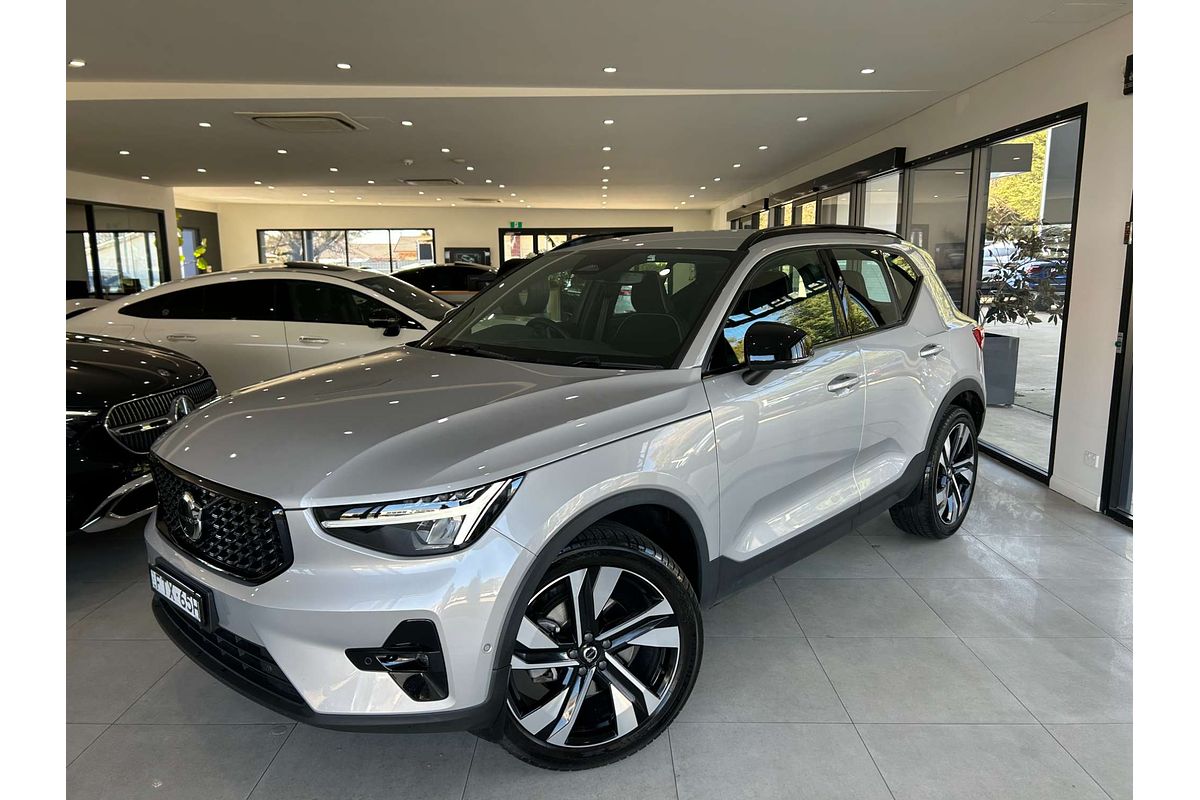 2022 Volvo XC40 Ultimate B5 Dark