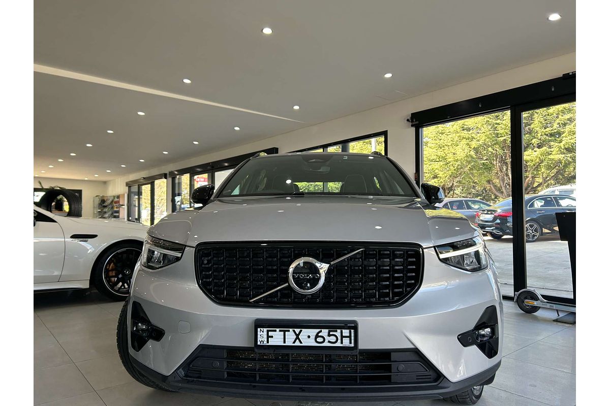 2022 Volvo XC40 Ultimate B5 Dark
