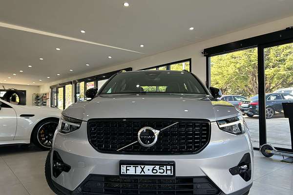 2022 Volvo XC40 Ultimate B5 Dark