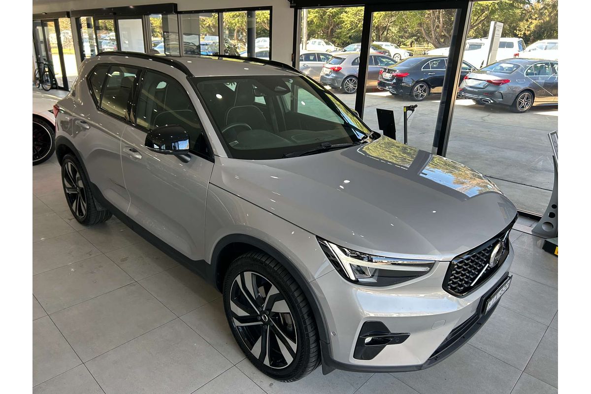 2022 Volvo XC40 Ultimate B5 Dark