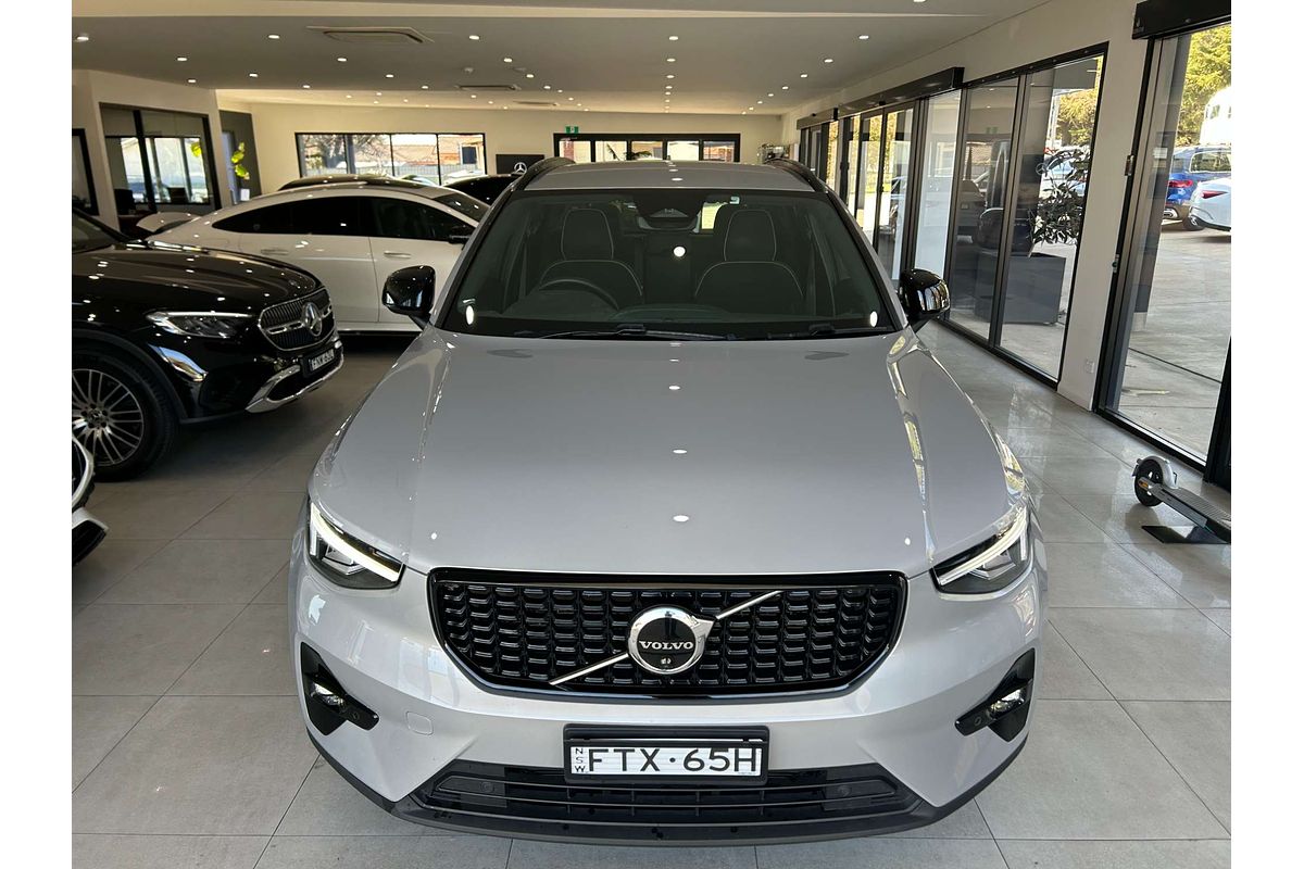 2022 Volvo XC40 Ultimate B5 Dark