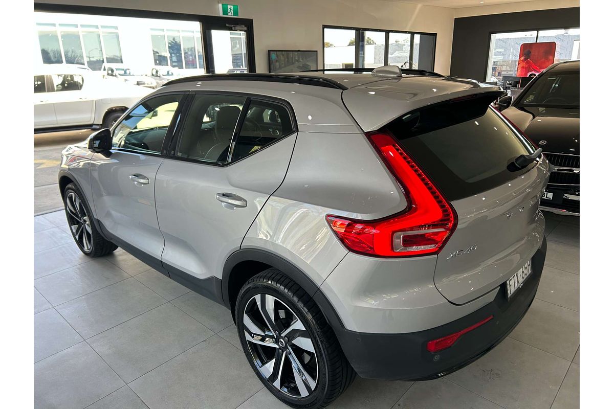 2022 Volvo XC40 Ultimate B5 Dark
