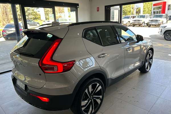 2022 Volvo XC40 Ultimate B5 Dark