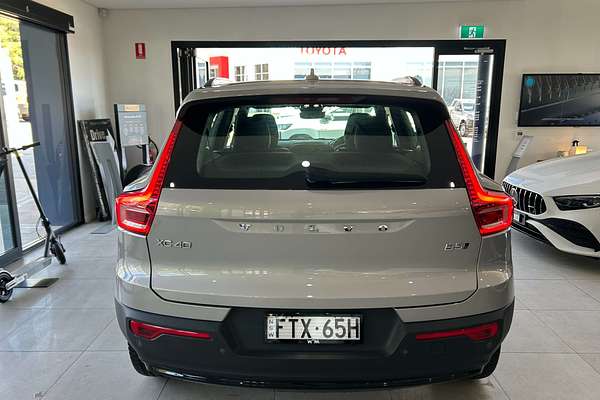 2022 Volvo XC40 Ultimate B5 Dark