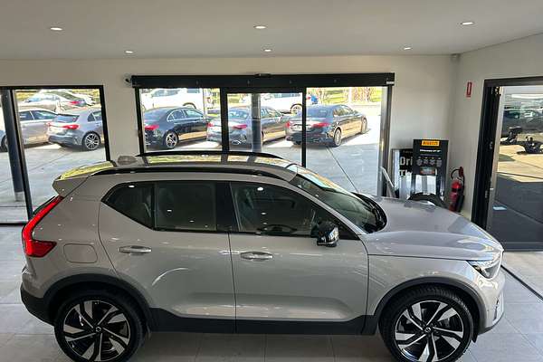 2022 Volvo XC40 Ultimate B5 Dark