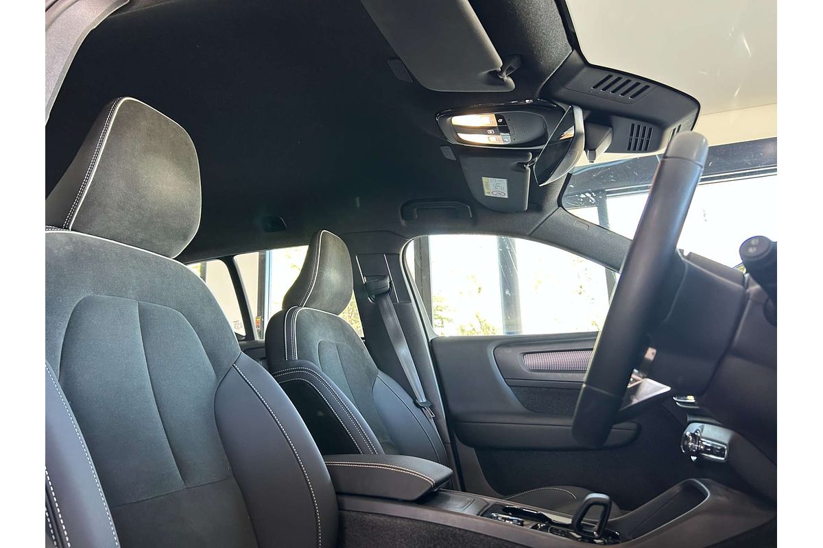 2022 Volvo XC40 Ultimate B5 Dark