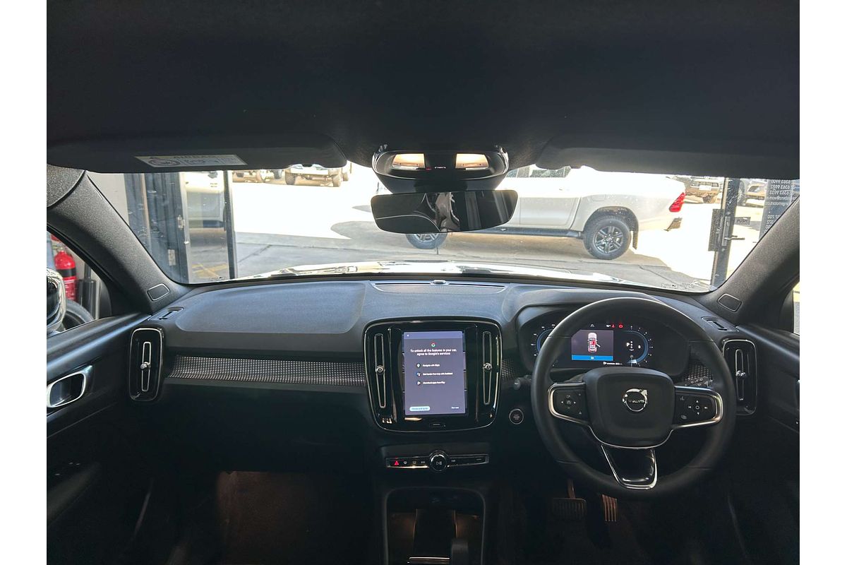 2022 Volvo XC40 Ultimate B5 Dark
