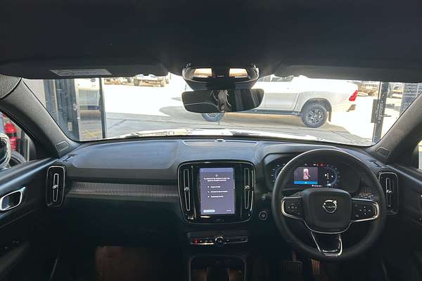 2022 Volvo XC40 Ultimate B5 Dark