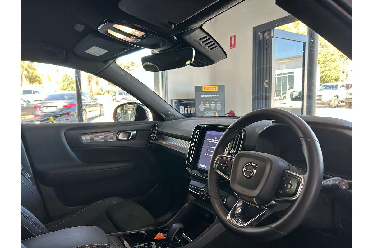 2022 Volvo XC40 Ultimate B5 Dark