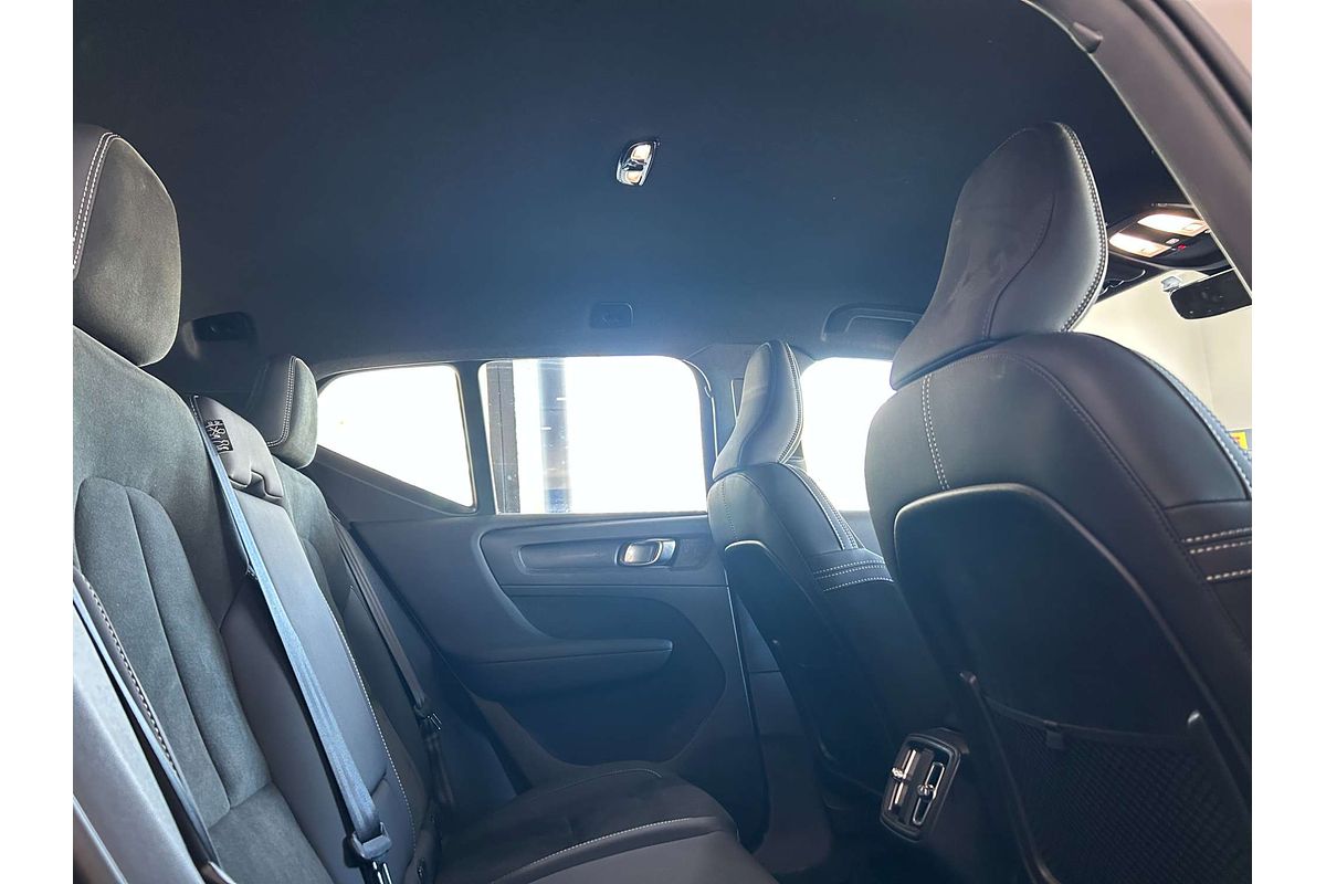 2022 Volvo XC40 Ultimate B5 Dark