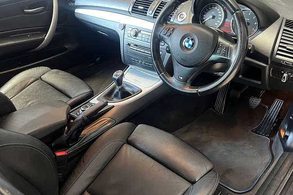 2013 BMW 125i E88 MY12 Update